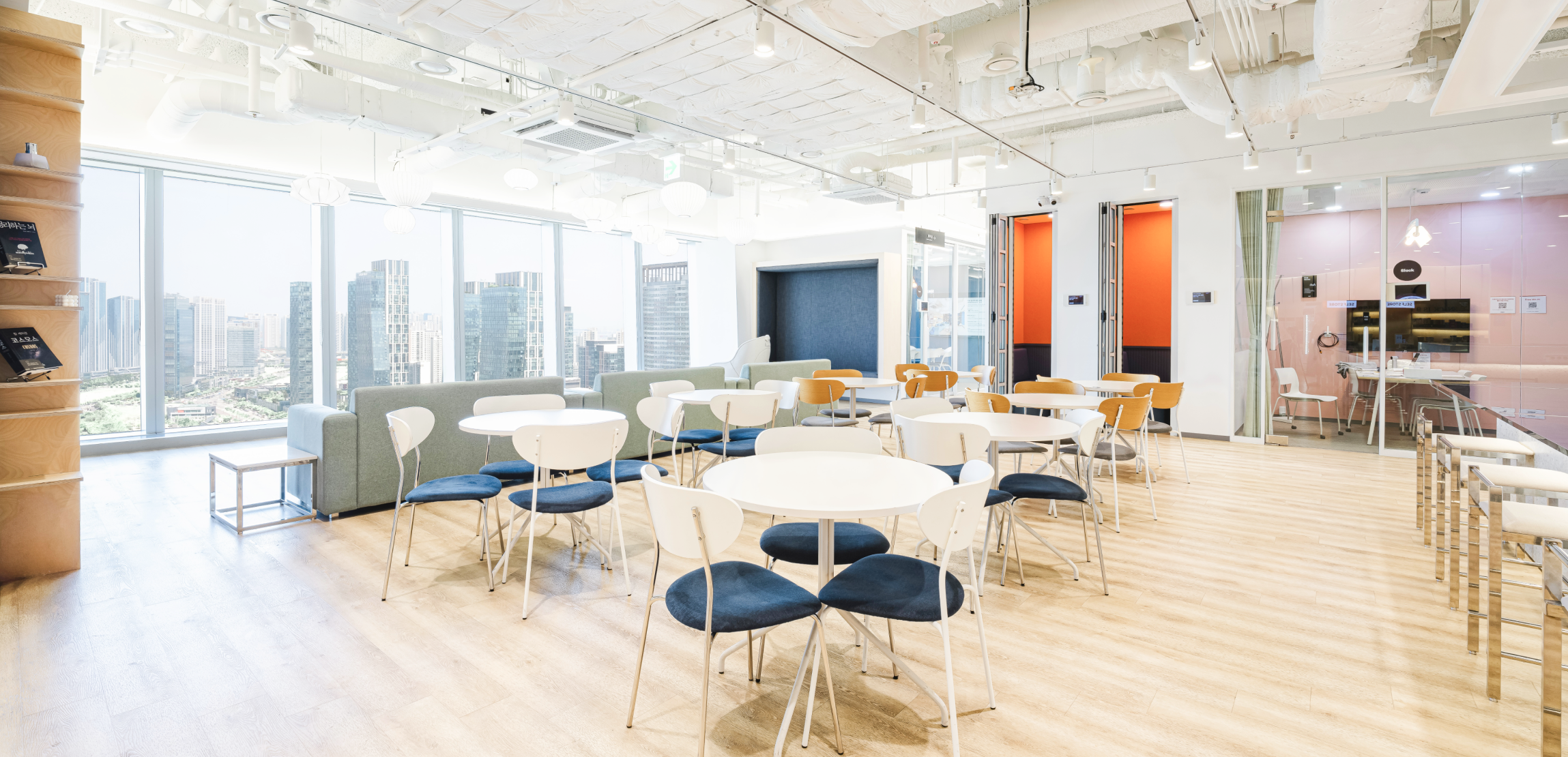 공용 라운지 및 서비스 공간