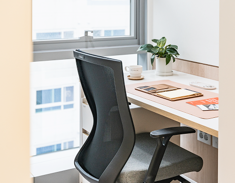 강남 공유오피스 스테이지나인 하남미사점 1인실 데스커 책상과 시디즈 의자